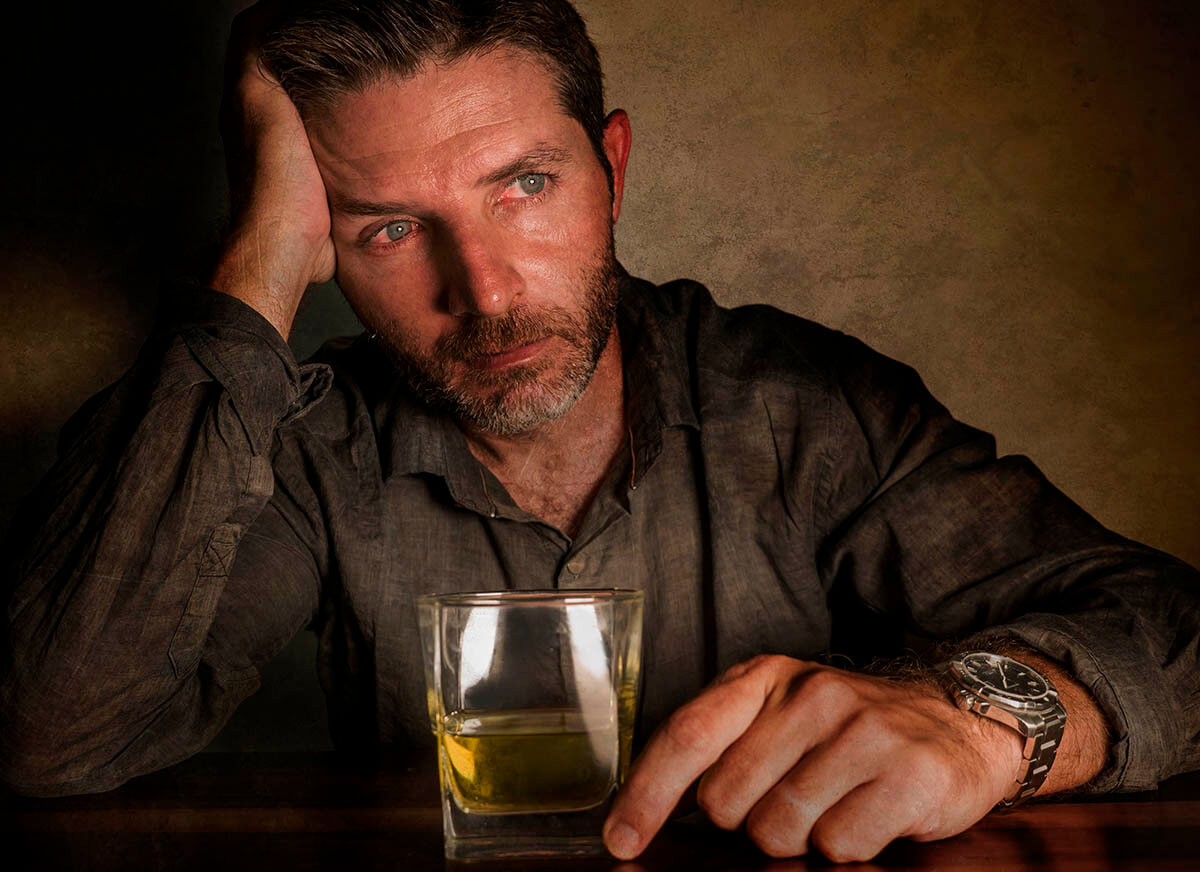 Признаки алкоголизма у мужчин: как распознать и предоставить помощь